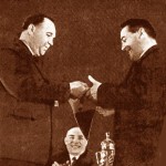 В.Д.Соловйов приймає вимпел від Федерації футболу СРСР