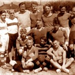 Гравці "Динамо" Київ з тренером М.Ф.Печеним на тренувані в Одесі 1940 р.